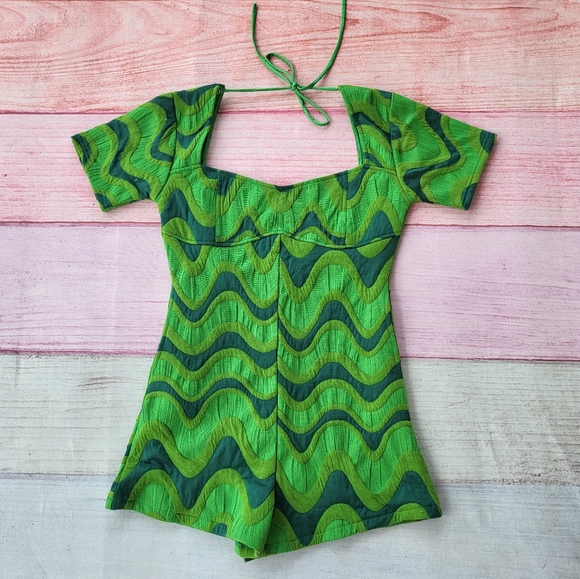 Pants - Women's Green Retro Wavy Print Sweetheart Short Sleeve Knit Romper w/ Pockets